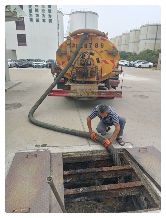 左贡隔油池清掏