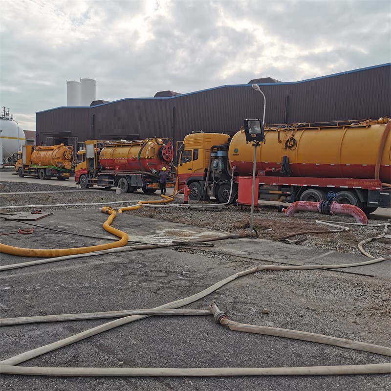 左贡污水池清理