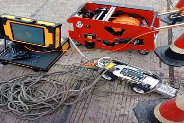 左贡CCTV管道检测机器人